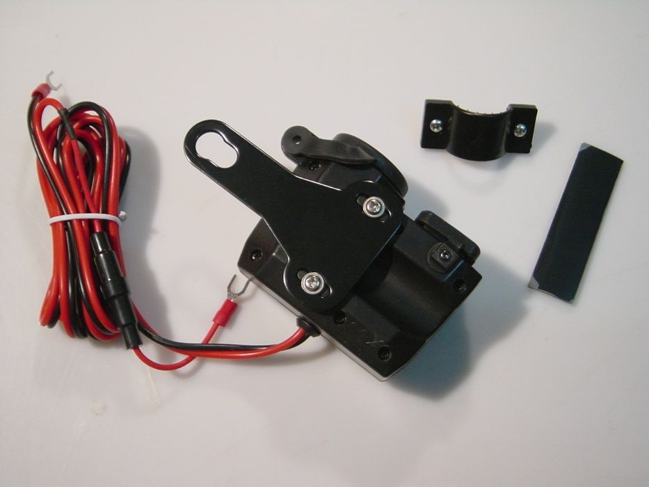 Carregador universal com voltímetro ficha de isqueiro e USB