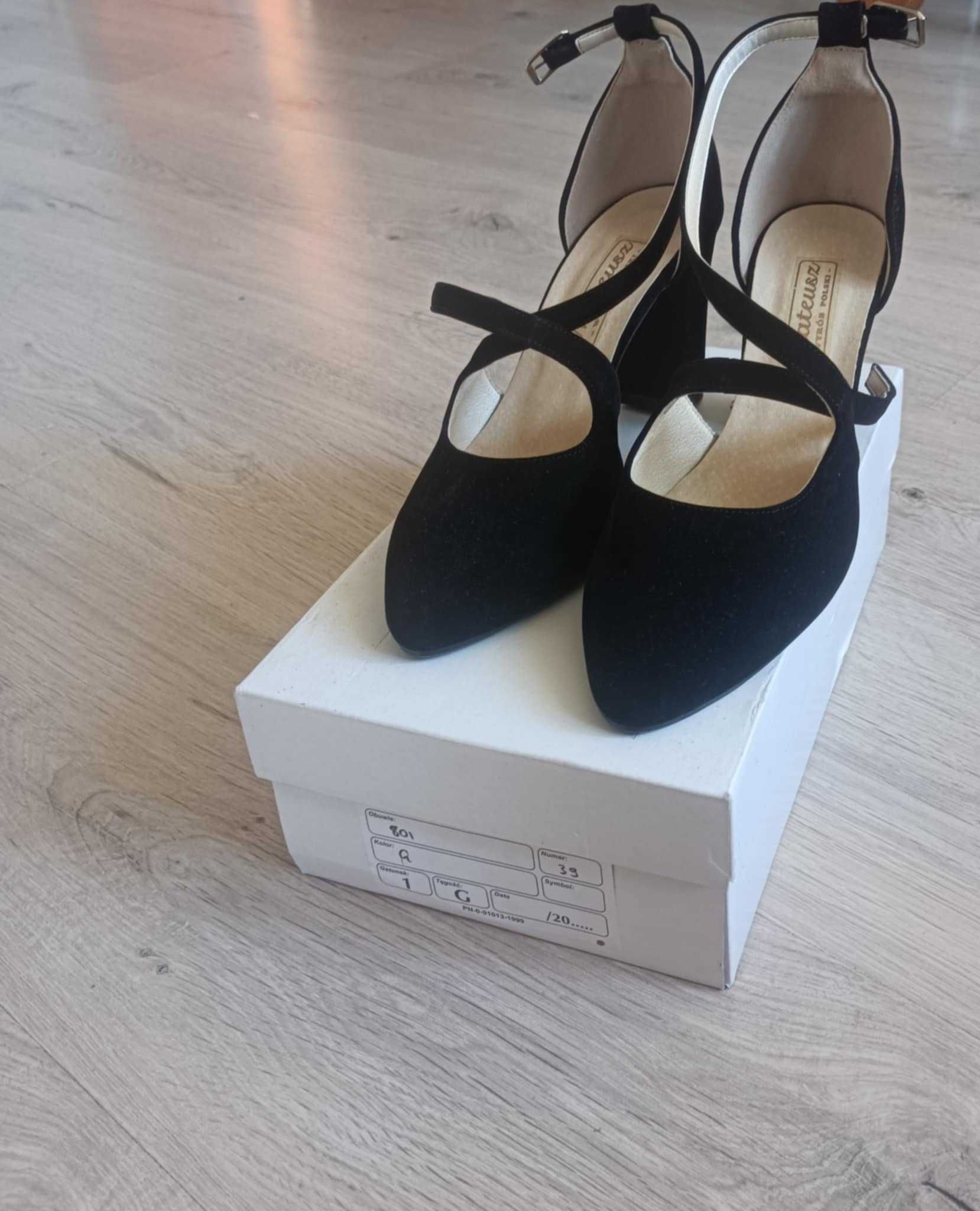 Sprzedam buty na obcasie.Cena 50 zł na parę do negocjacji