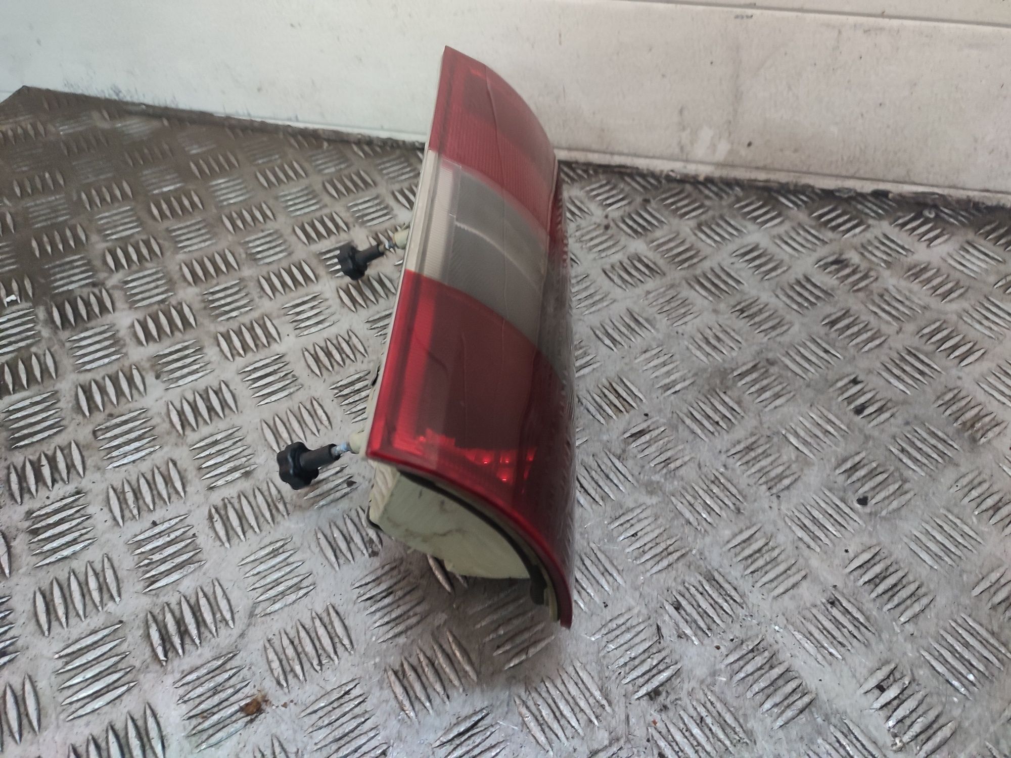 Ford Transit Connect I 02-13r lampa lewy tył tylna