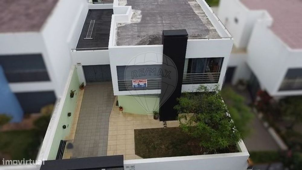 Moradia T4 para venda