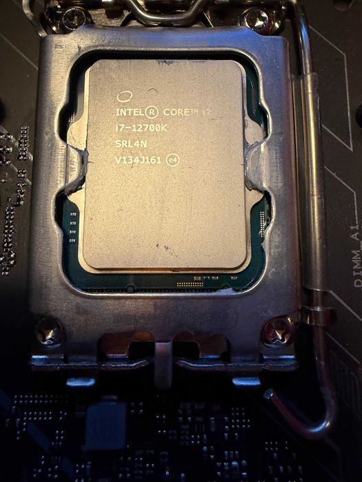 i7-12700K + ASUS TUF Z690-PLUS WIFI D4 + 32 GB DDR4 Corsair – X-Kom