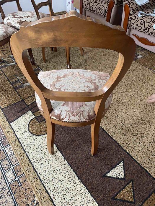 Продам елегантні стільці в стилі модерн.