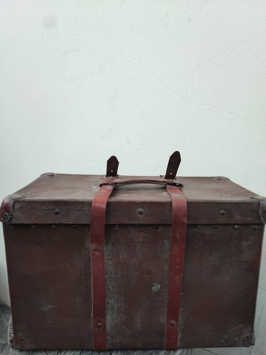 Продам  дві різні швейні машини.