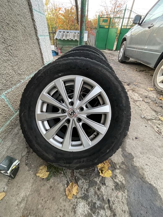 Диски 5* 114.3 з резиною r16 215*70
