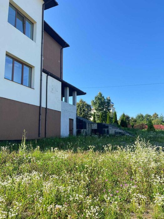 Продаж комерційного приміщення під ресторан та готель