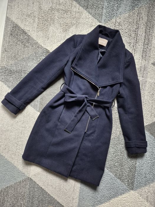 Elegancki granatowy płaszcz damski z paskiem na jesień XS 34 Orsay