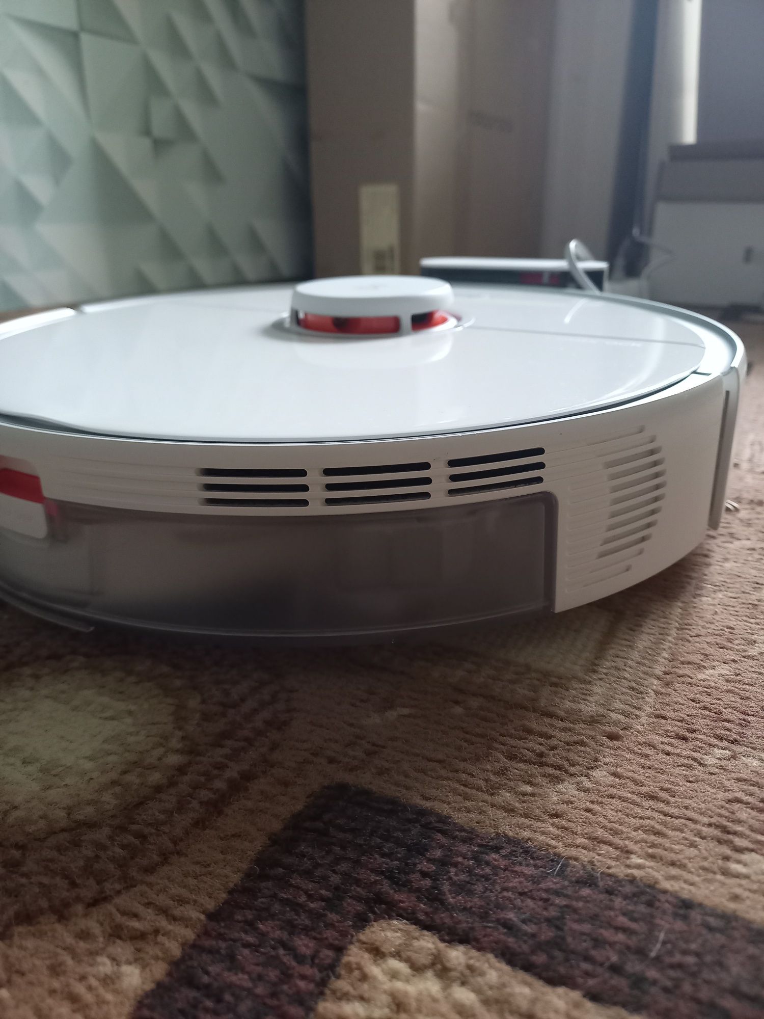 Продам робот пылесос RoboRocx S5
