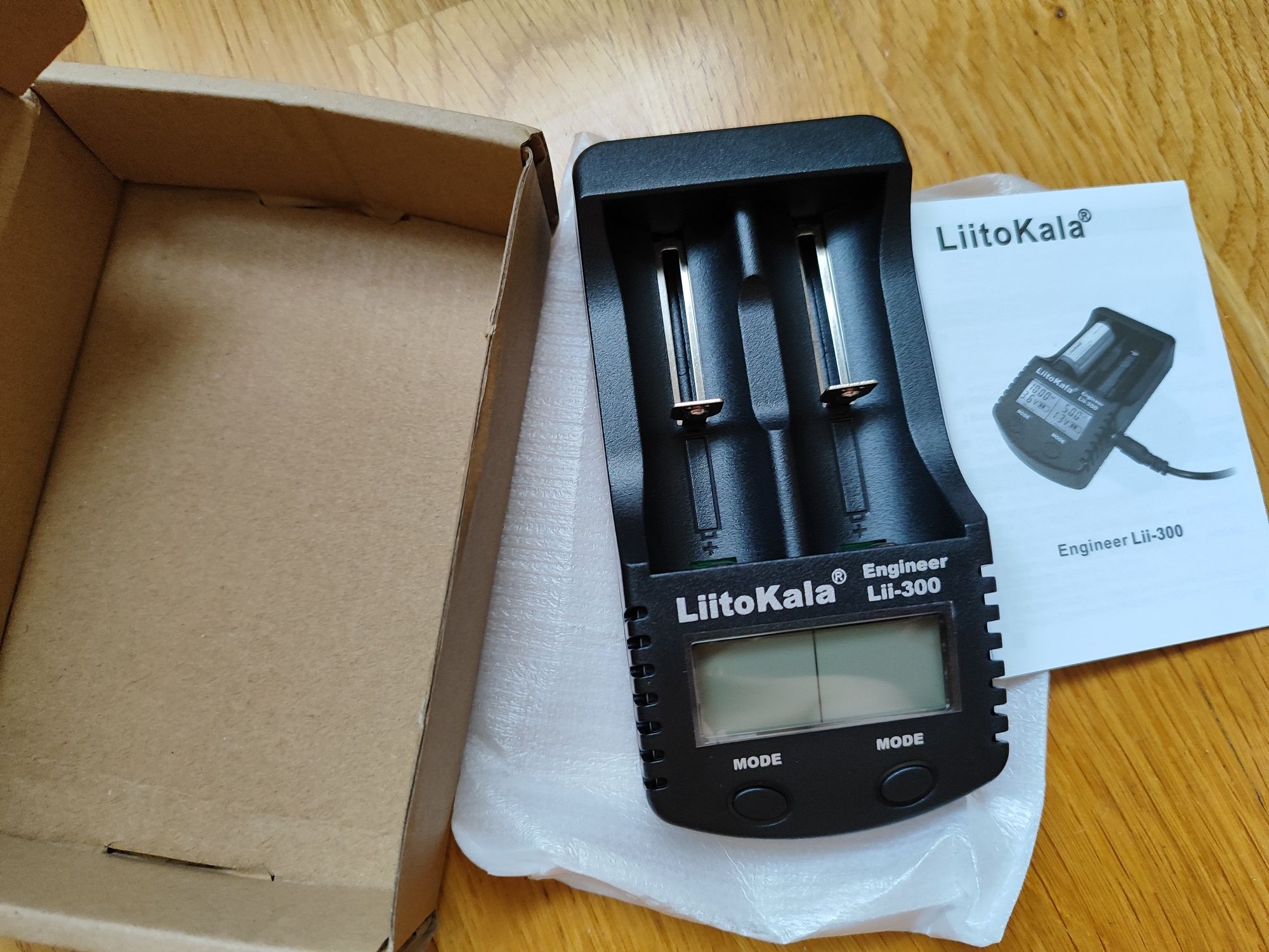 зарядний пристрій тестер батарей litokala Lii-300 зфункцією  powerbank