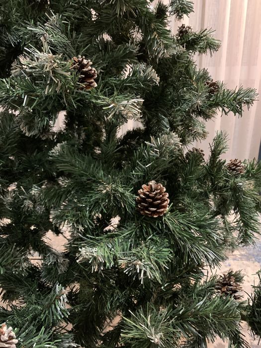 Árvore de Natal com pinhas e apontamentos de neve - 1,80m