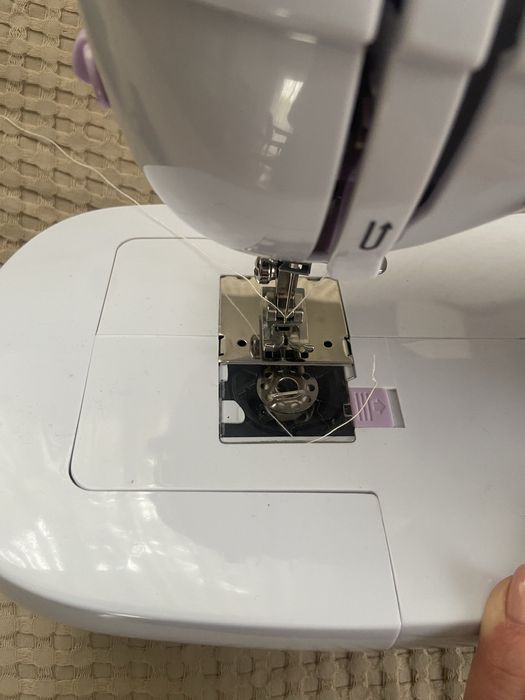 Domowa maszyna do szycia Amazon Basics