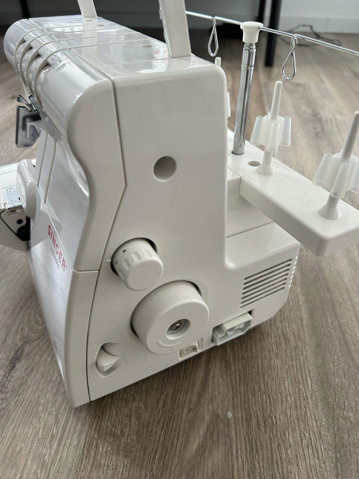 Máquina Corte e Cose Singer Ultralock