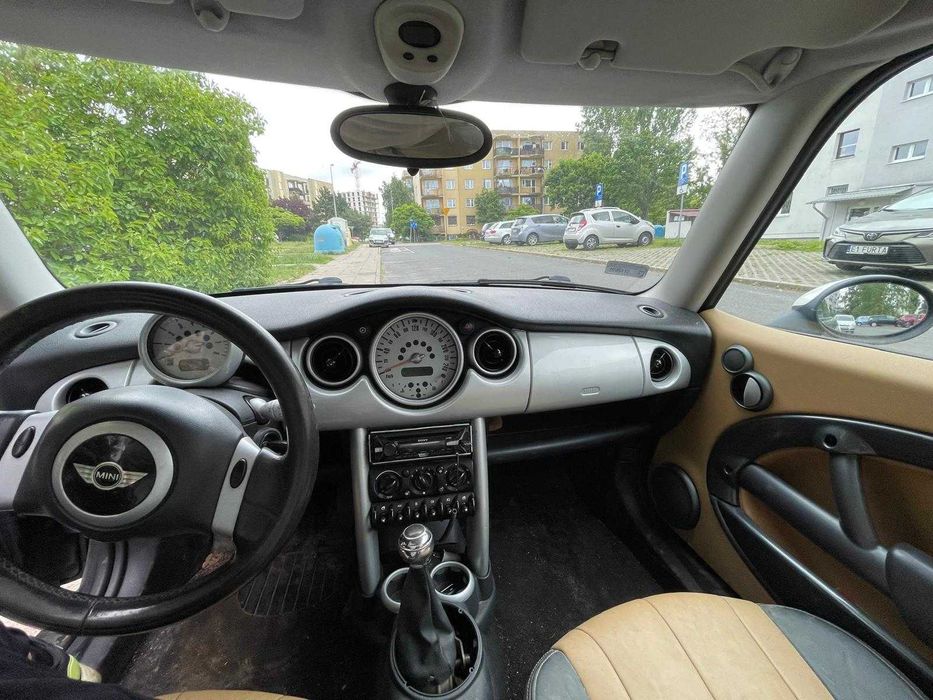 Mini Cooper w całości z przeznaczeniem na części