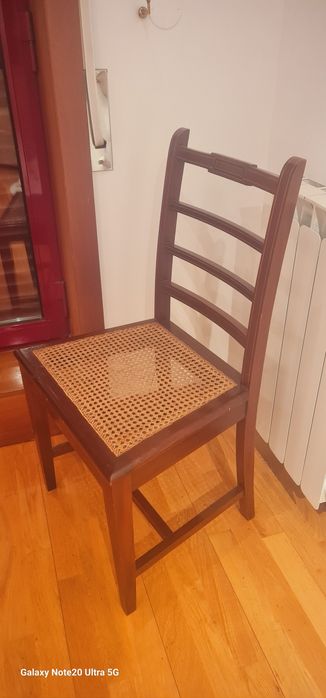 Cadeira de quarto com assento em palhinha