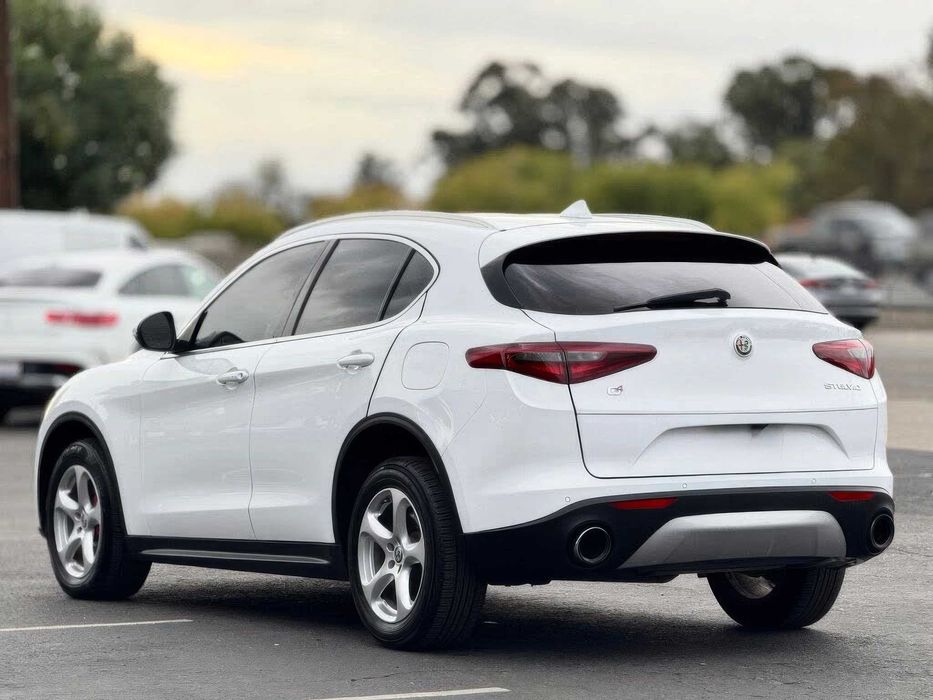 Alfa Romeo Stelvio      2018