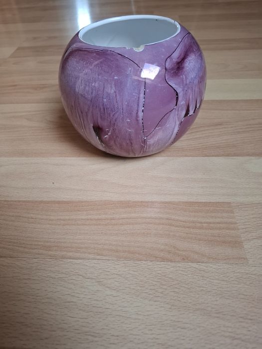 Wazon/doniczka w kształcie kuli w kolorze fioletowym i różowym, z deko