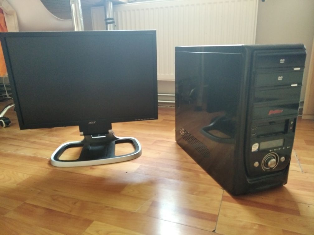 Komputer stacjonarny Perfektus Red Power + Monitor Acer V223w