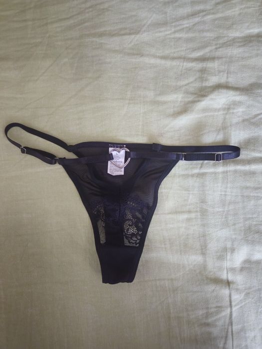 Cueca com renda.