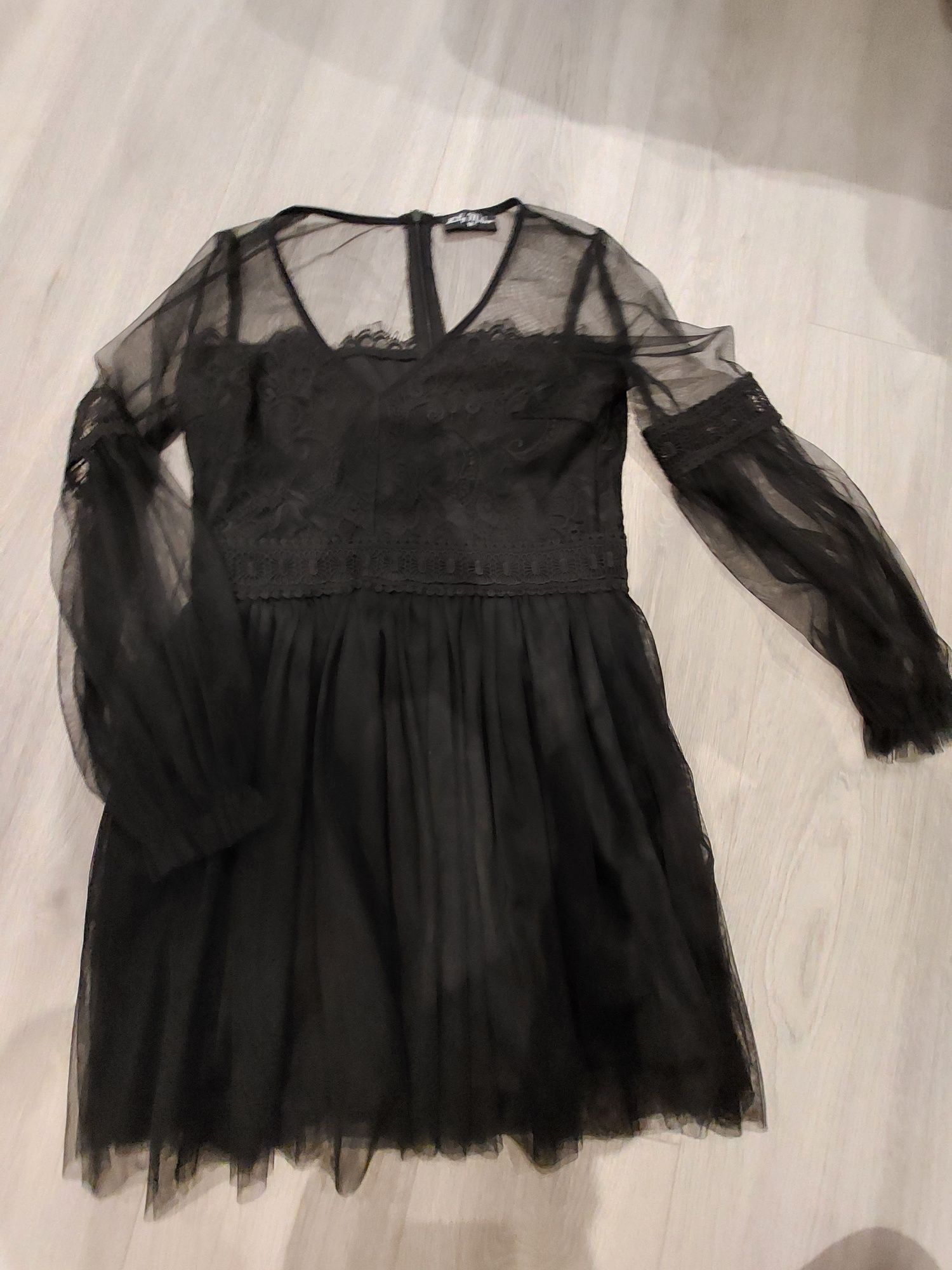 Czarna sukienka z tiulem S/M