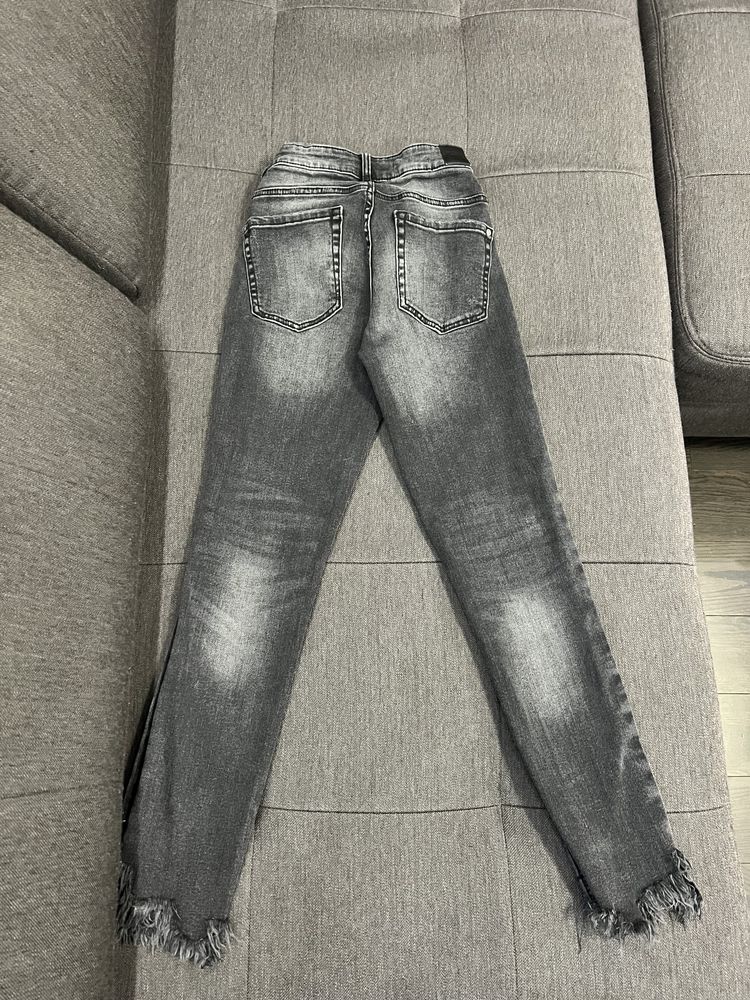 Джинсы Zara