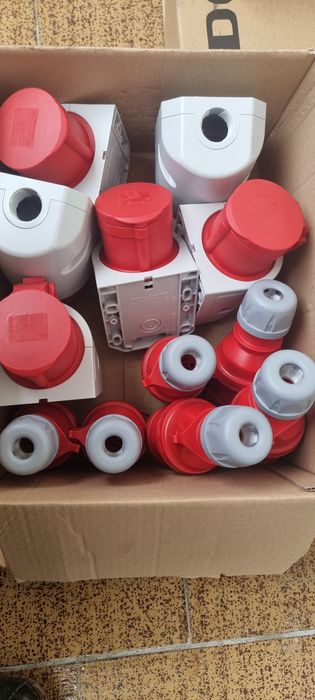 Gniazda i wtyczki elektryczne