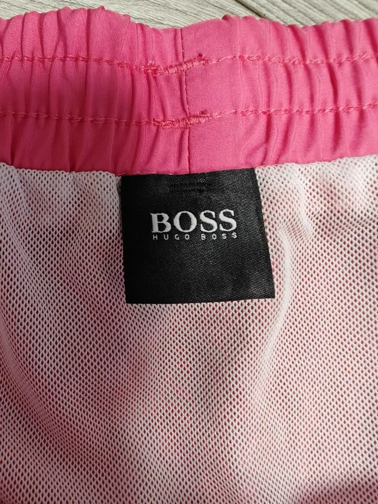 Super model spodenek z siateczką Hugo Boss rozm XL jak  nowe