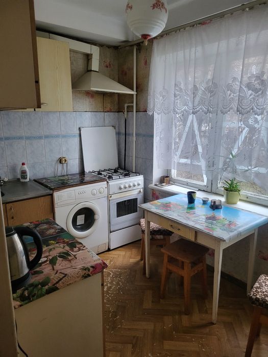 Продам 2 кімн. квартиру вул. Алішера Навої