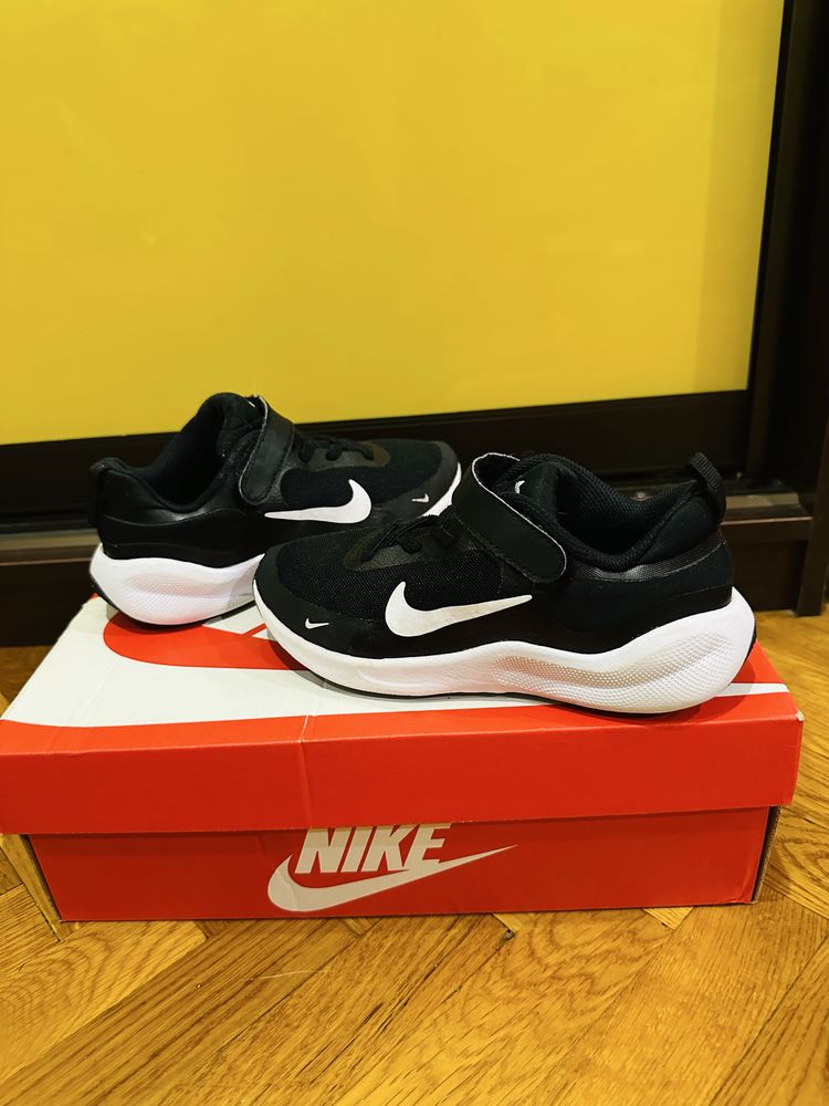Кроссовки Nike Revolution размер 31.5