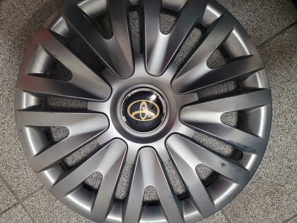 Колпаки на стальные диски   Toyota, Nissan  по 1 шт 19 дюймов.