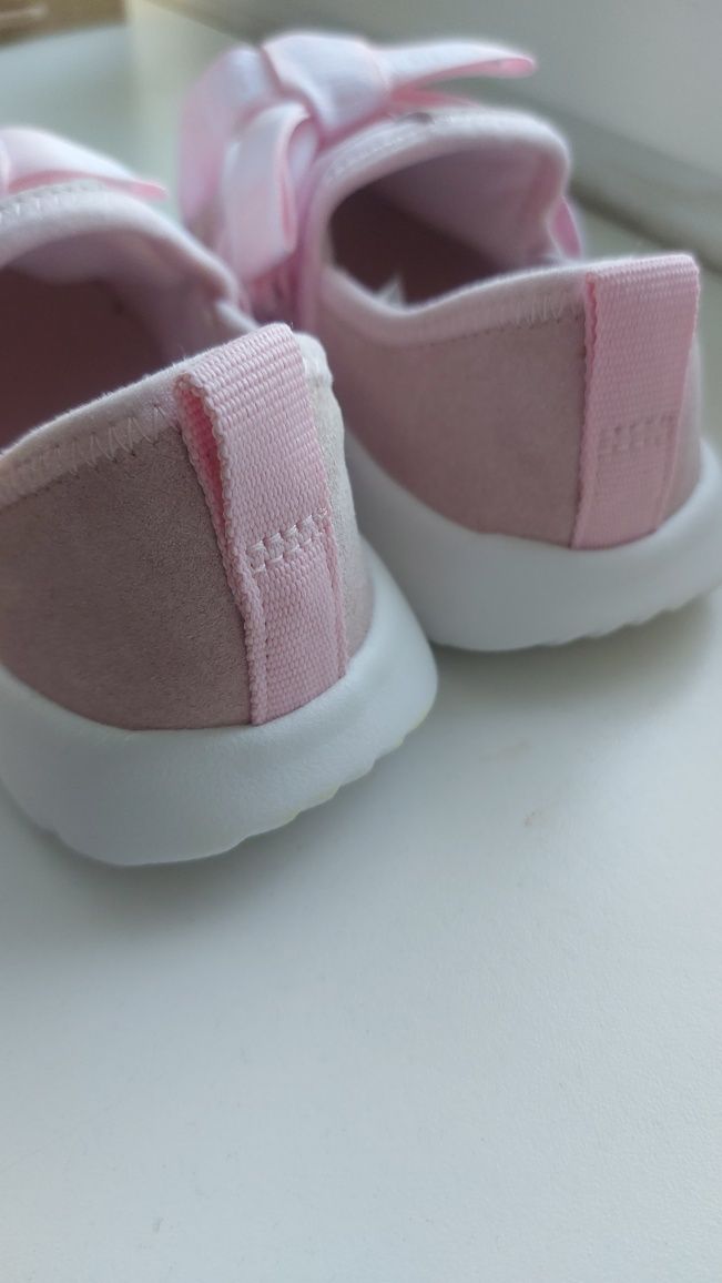 Сліпи для дівчинки фірми UGG KIDS