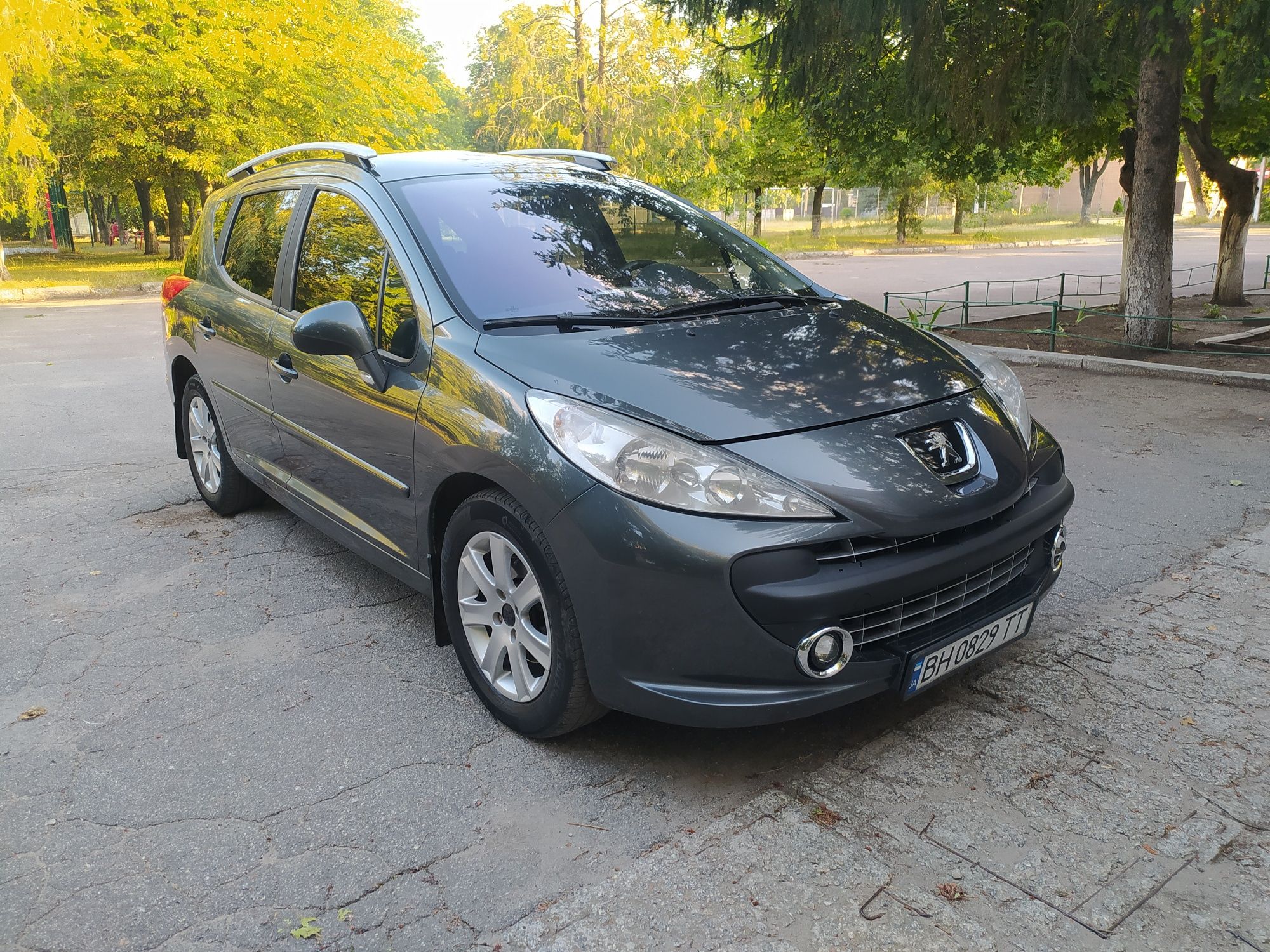 Продам Peugeot 207 sw 1.6 бензин