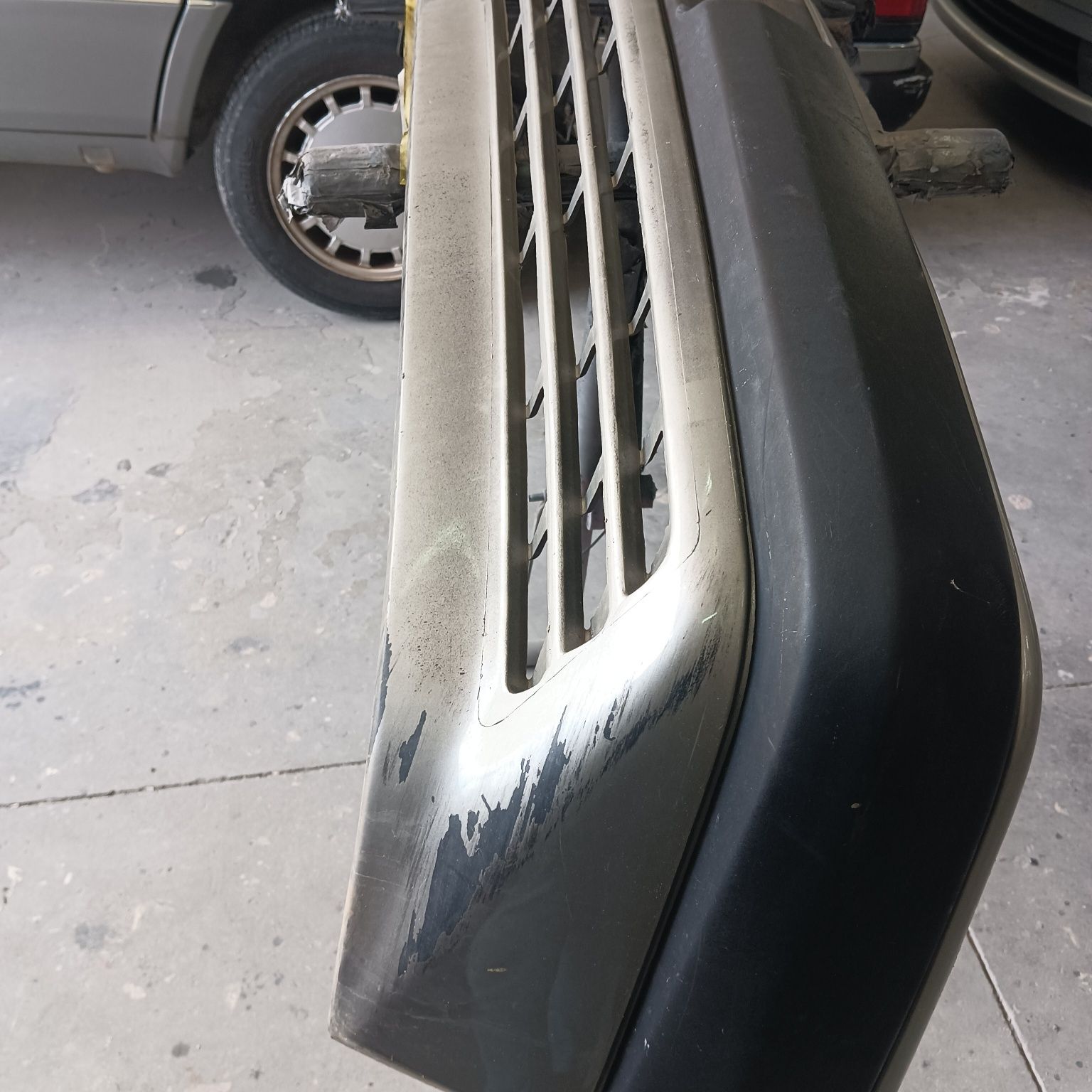 Vendo para-choques para restauro carrinha W124 Mercedes