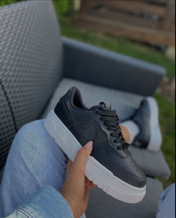 Кросівки, кеди жіночі