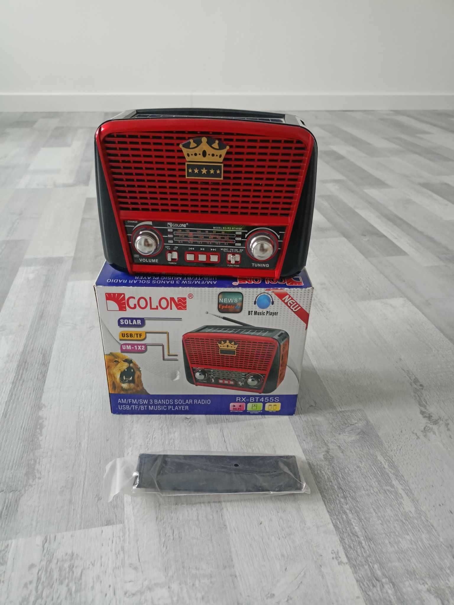 Radio z panelem słonecznym w stylu retro vintage