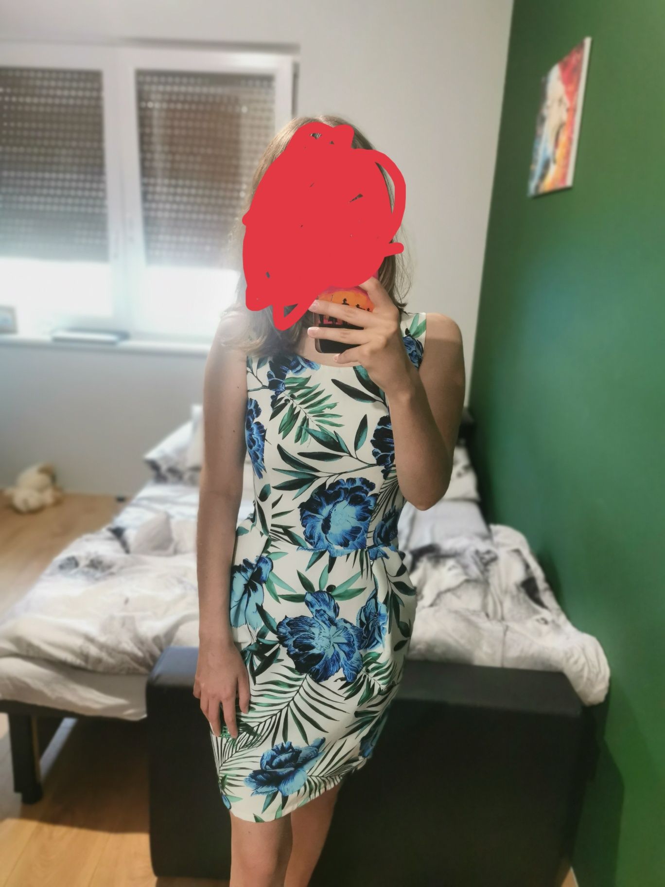 Sukienka dopasowana w kwiaty XS