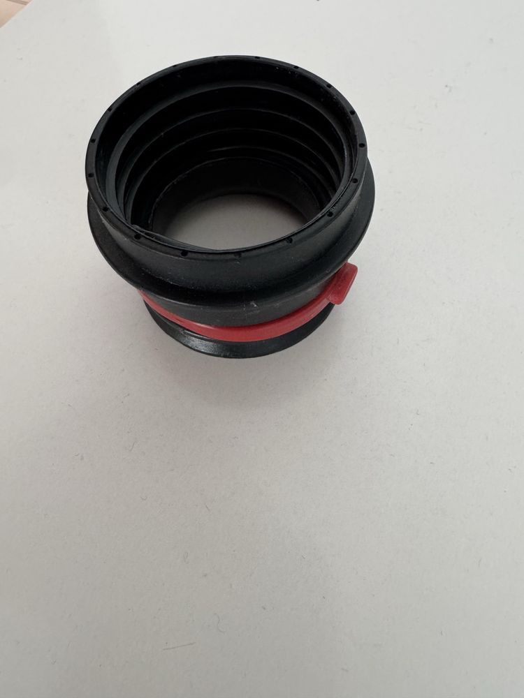 Adapter Bosch do odsysania pyłu.