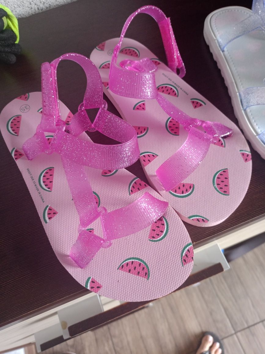 Nowe buty Dla dziewczynki