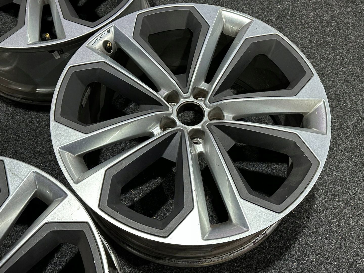 4X Audi Q5 Sq5 Felga 8.5Jx21 5X112 Et34 80A601025As