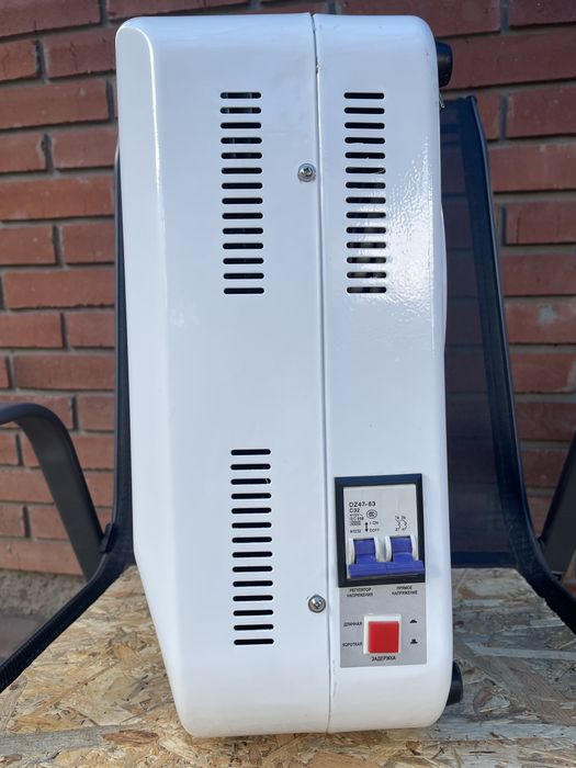 Стабілізатор LUXEON  WDS-8000VA з високою точністю