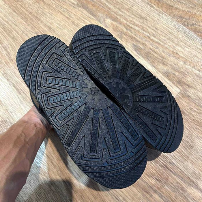 Уги жіночі чорні з блискавкою на товстій підошві