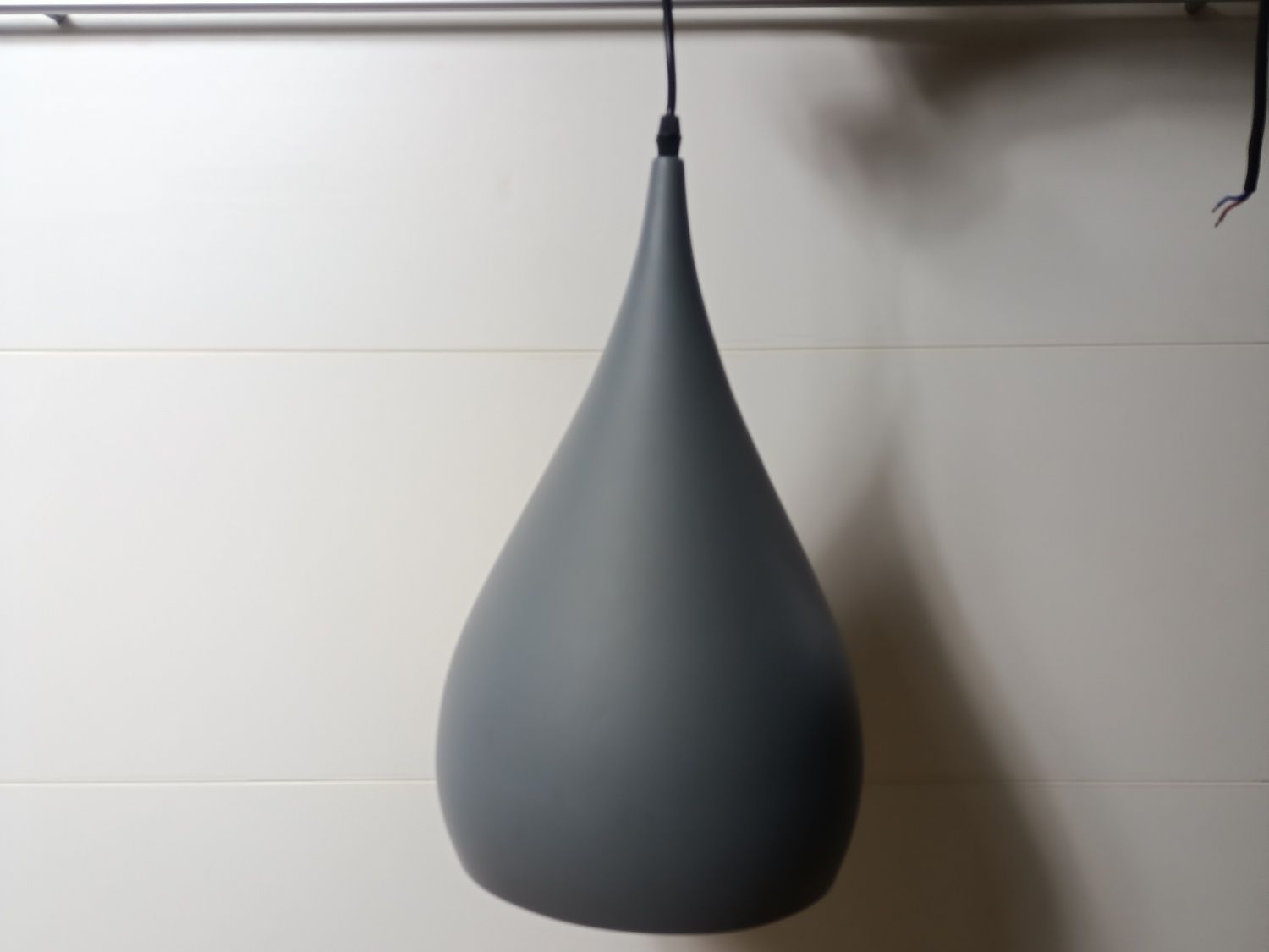 Designerska Lampa metalowa łezka