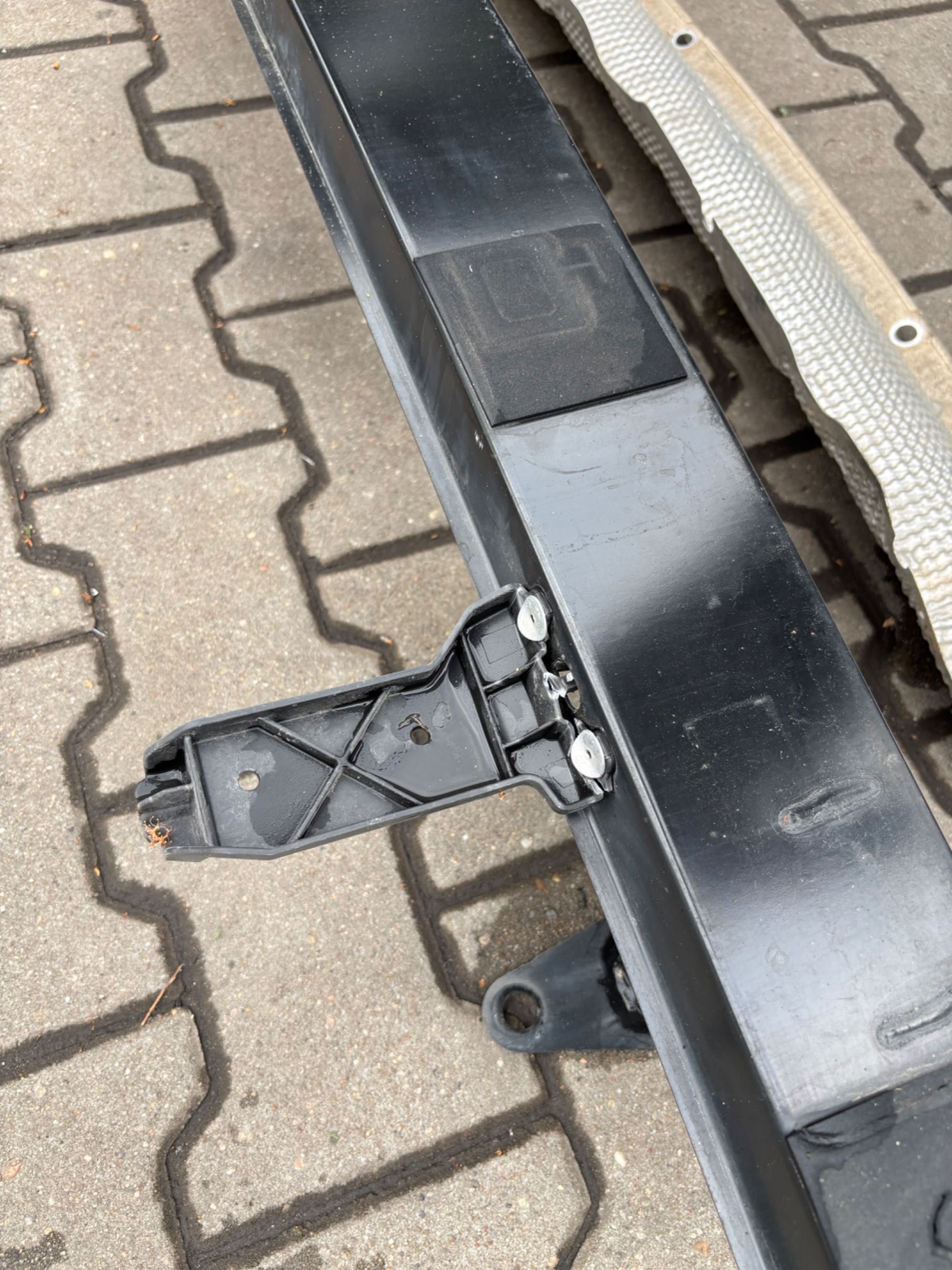 Belka zderzaka tył Renault Twingo III kompletna.