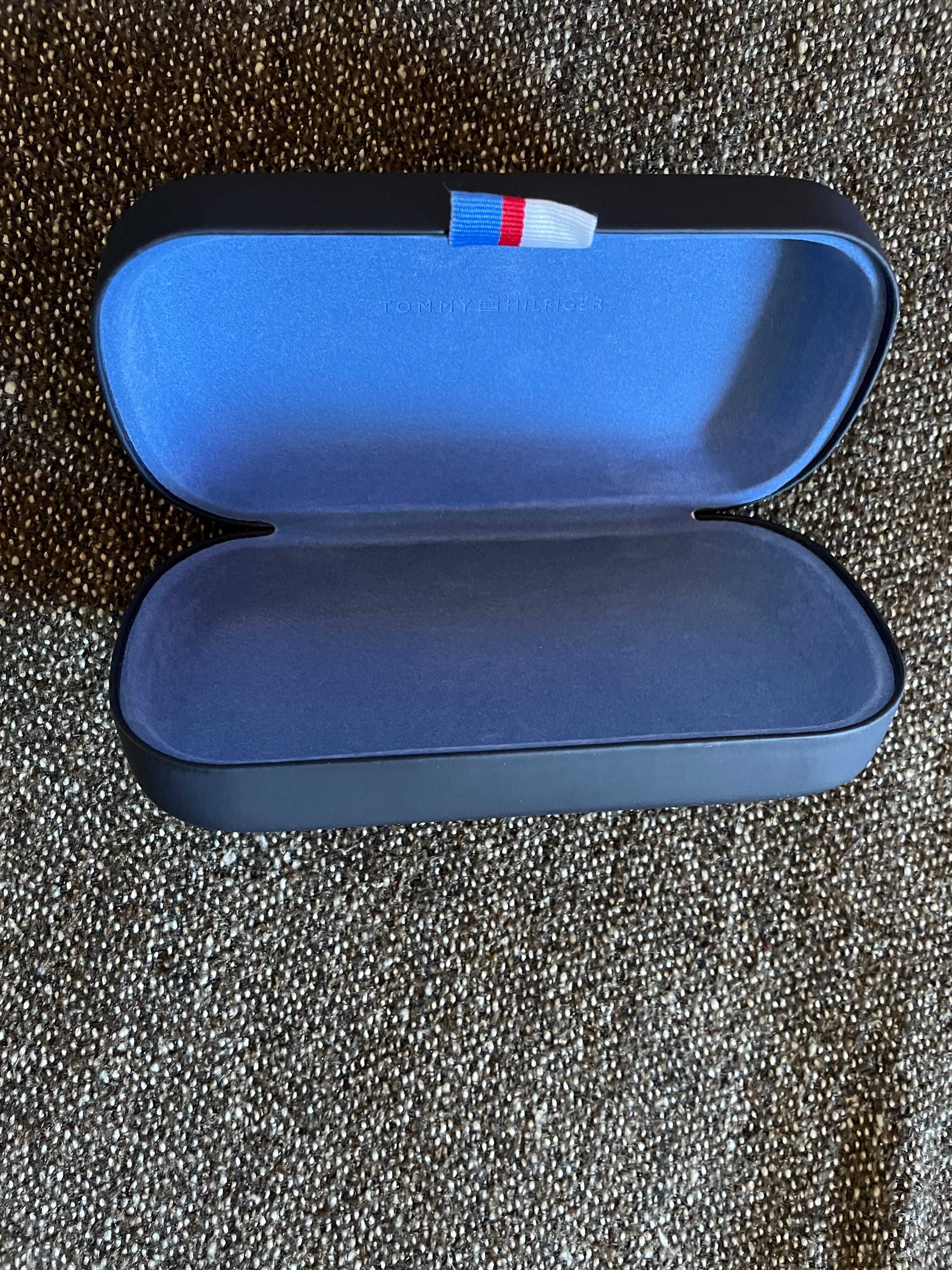 Etui do okularów Tommy Hilfiger
