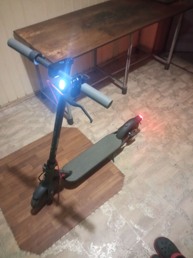 Продам Новый Взрослый Электро Самокат Xiaomi electric scooter 4