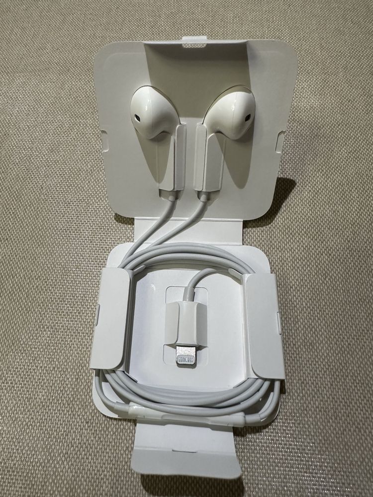 Навушники Apple EarPods Lightning