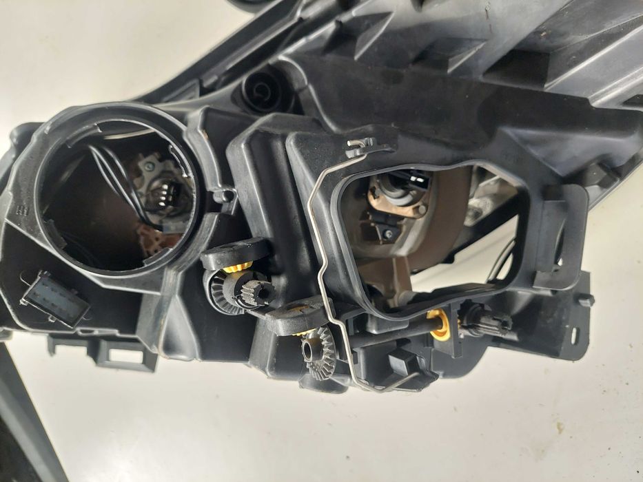 farol direito Opel corsa D