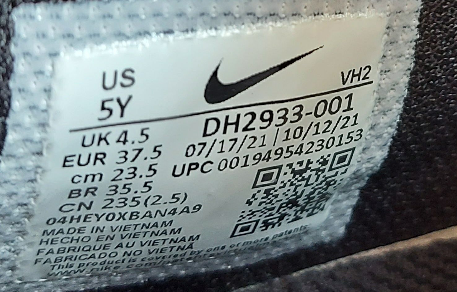 Кроссовки  nike force оригінал 

Розмір по бірці:
Us 5 Y  UK 4.5  EUR