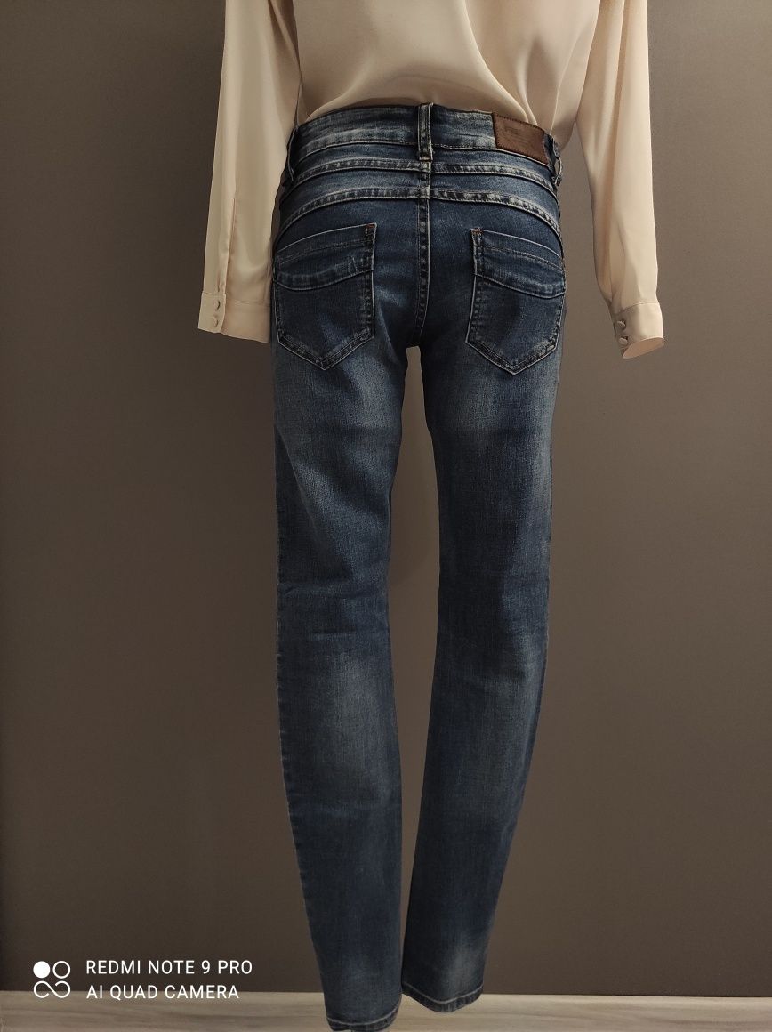 Spodnie jeansy skiny rurki FB Sister rozmiar 26/s