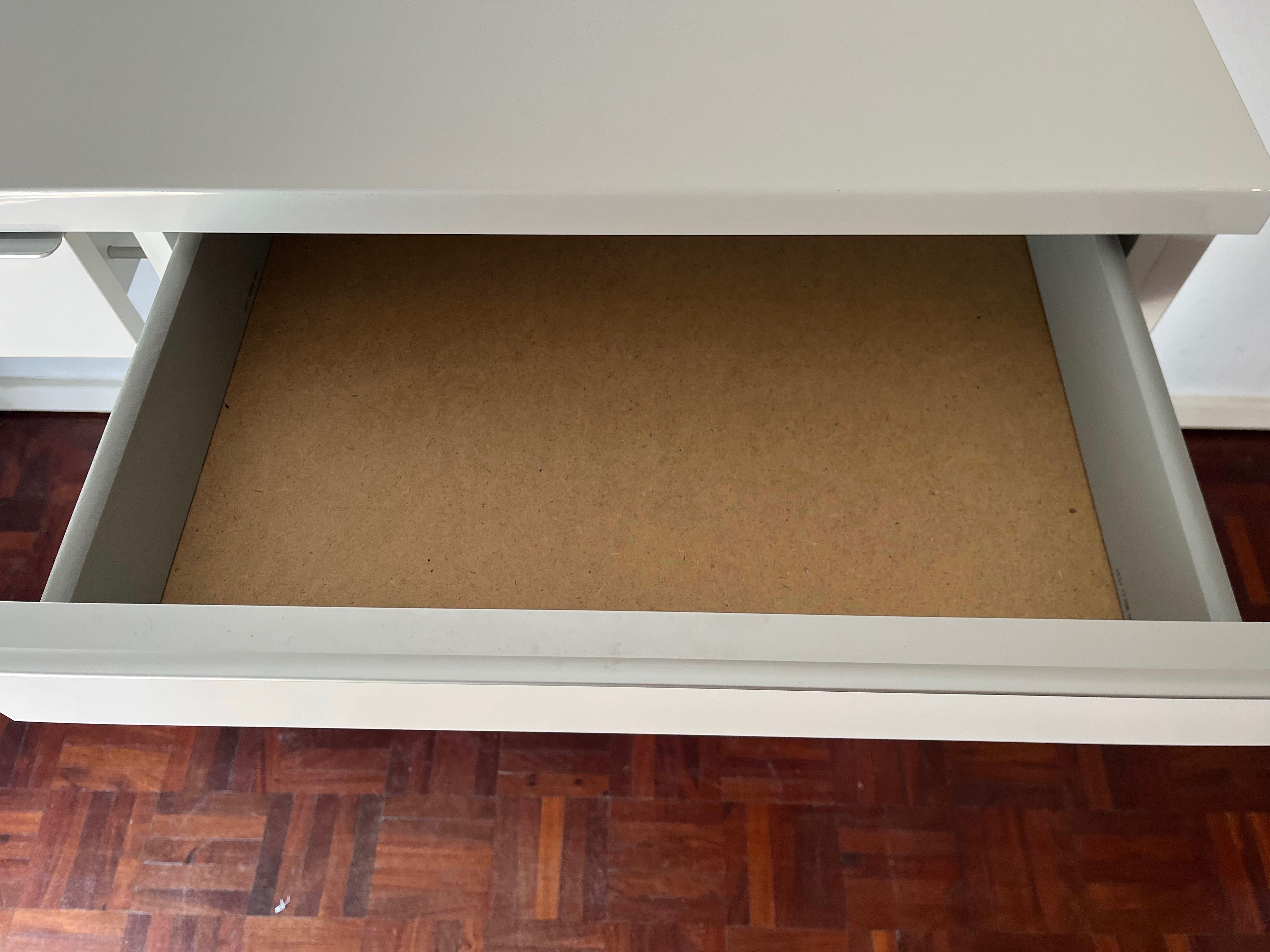 Secretária branca IKEA