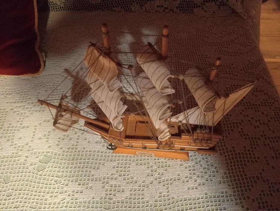 Model drewnianego statku Confection.