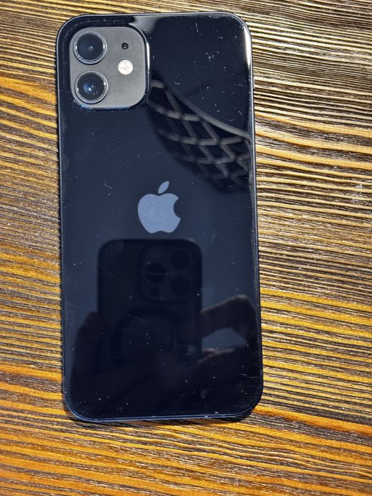 iPhone 12 64GB Black – Stan idealny, mało używany, komplet